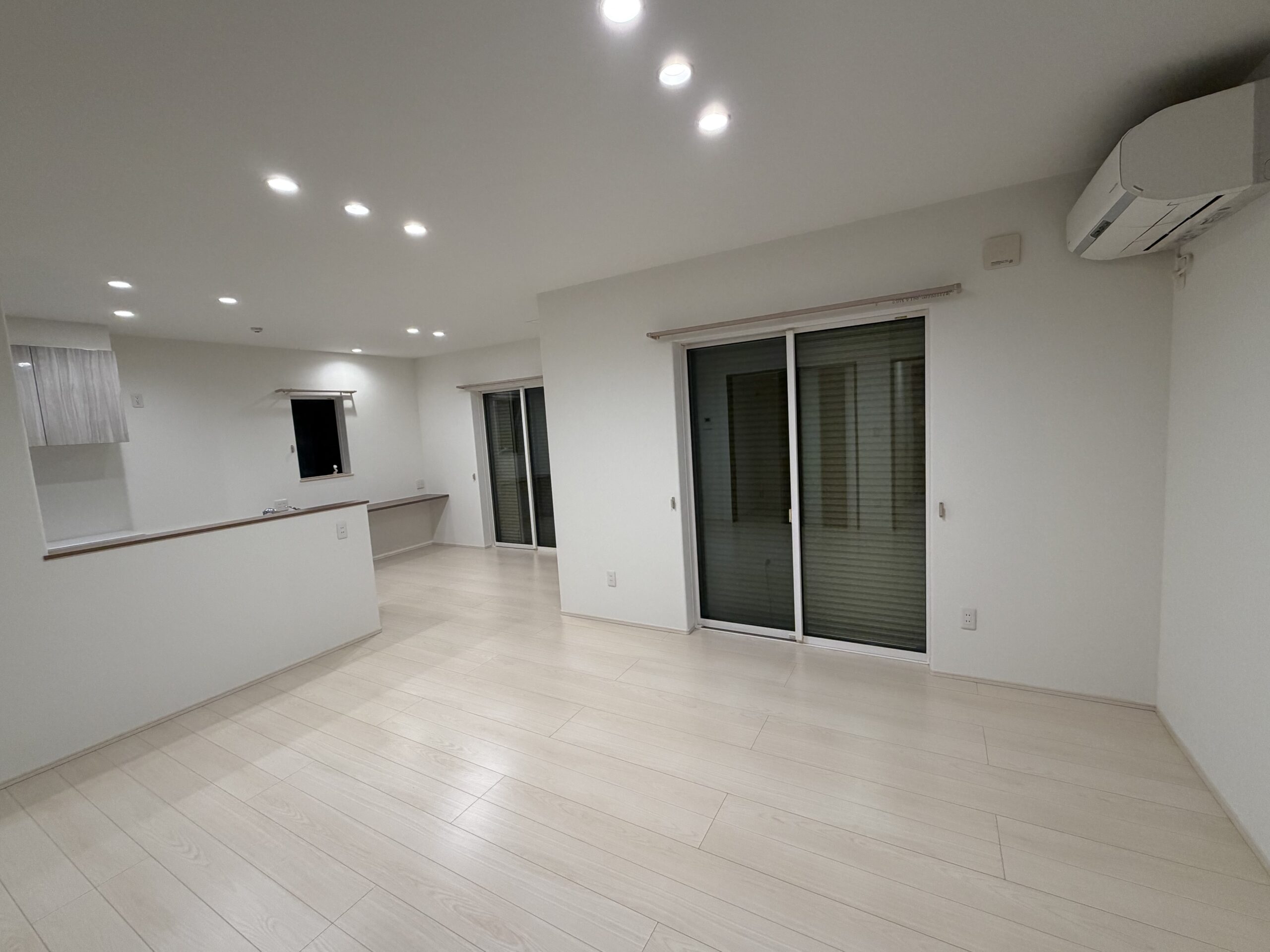 【豊橋市】フローリング・クロス張り替えで室内を一新｜ペットによる床の傷みをリフォーム Part2